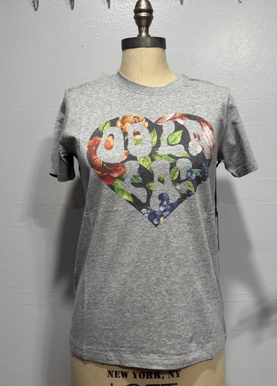 Johnny Was Sasson Graphic Print Heart OOLALA Floral Tee Gray Size XS Short Sleev